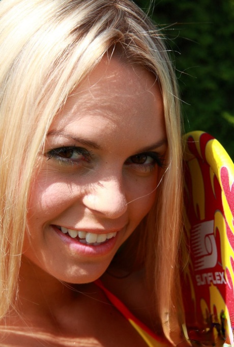 Sabrina Blond exklusive pornografische foto