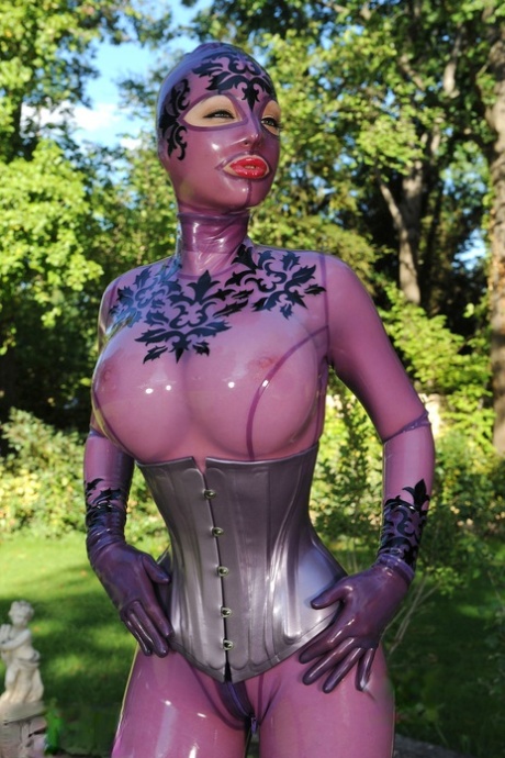 Latex Lucy kostenlose nackt galerien